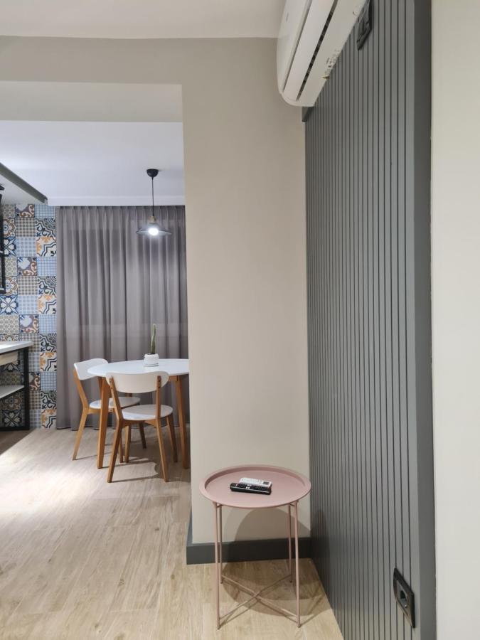Tam Serviced Studio Apartment Myslym Shyri No1 Tiranë Ngoại thất bức ảnh