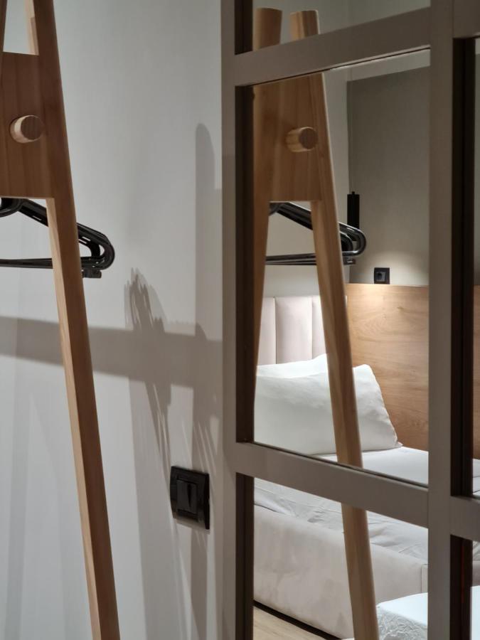 Tam Serviced Studio Apartment Myslym Shyri No1 Tiranë Ngoại thất bức ảnh