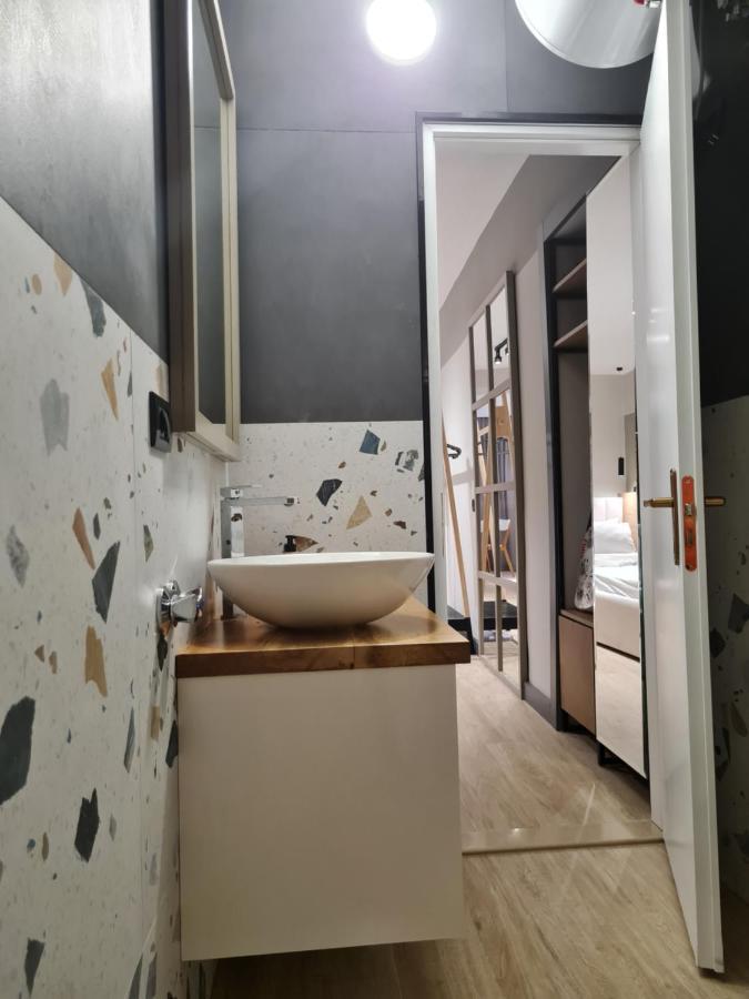 Tam Serviced Studio Apartment Myslym Shyri No1 Tiranë Ngoại thất bức ảnh