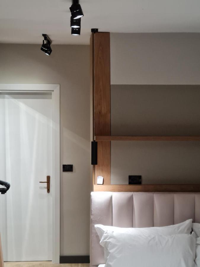 Tam Serviced Studio Apartment Myslym Shyri No1 Tiranë Ngoại thất bức ảnh